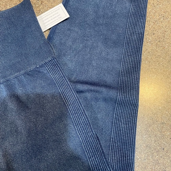 🆕 No Boundaries High Rise Seamless Junior Leggings - Picture 8 of 8